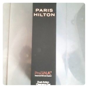 Paris Hilton D.N.A. dual action cleansing gel